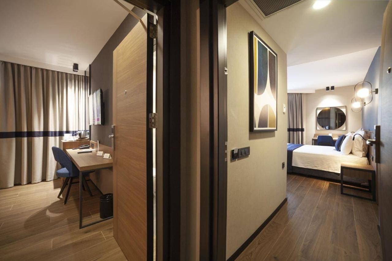 Foto 4 von 9: King Room with Balcony