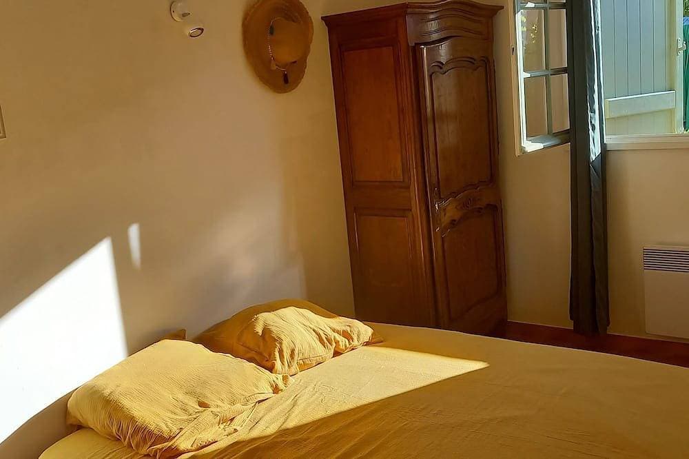Foto 5 von 30: Bedroom and bathroom with summer kitchen, 12-minute walk to beach