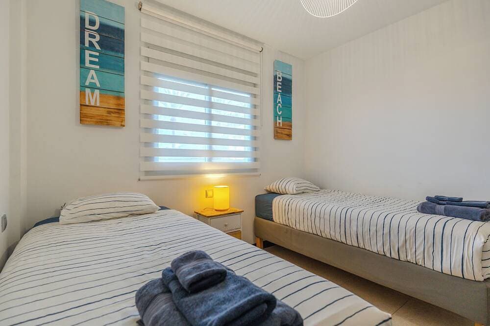 Foto 6 von 30: Neu !!! Luxuswohnung, 32 m2 Sonnenterrasse, Blick auf den Pool