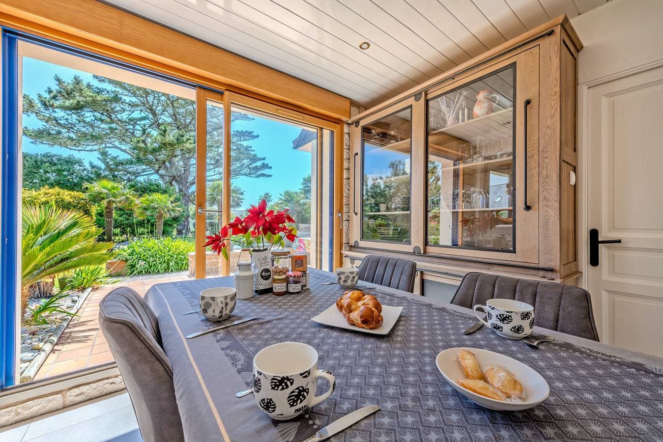 Foto 9 von 26: Ferienhaus 'Maison Avec Spa À 700m De La Plage' mit privater Terrasse, privatem Garten und Wi-Fi