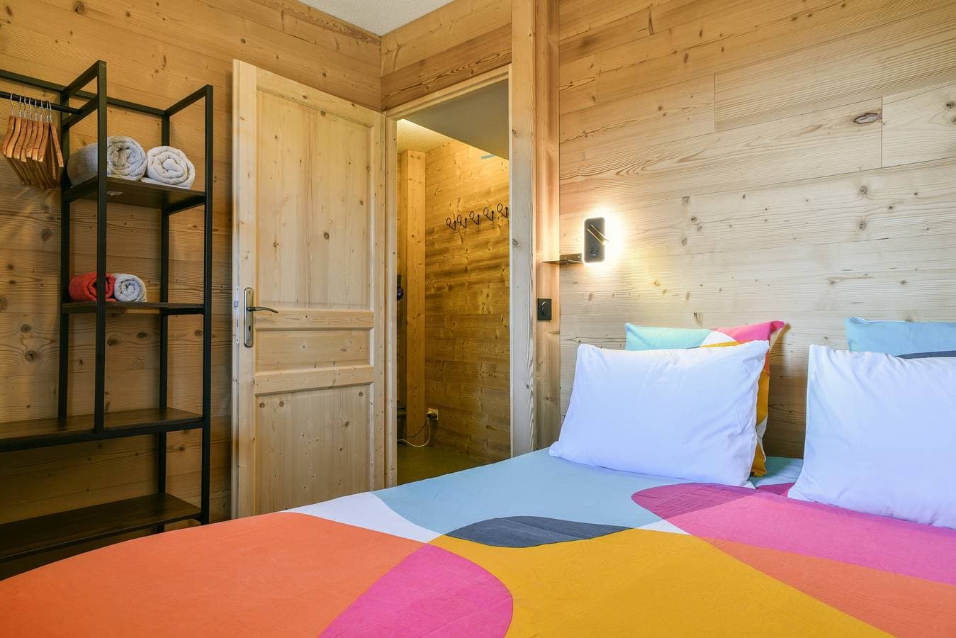 Foto 10 von 24: Ferienwohnung 'L'ourson' mit Bergblick, Gemeinschaftspool und Wi-Fi