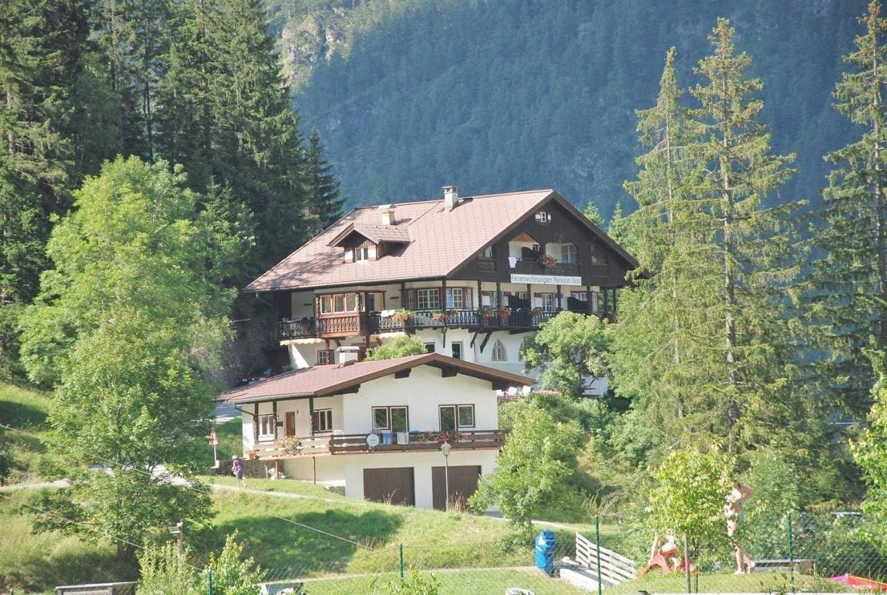 Foto 2 von 17: Studio with Balcony