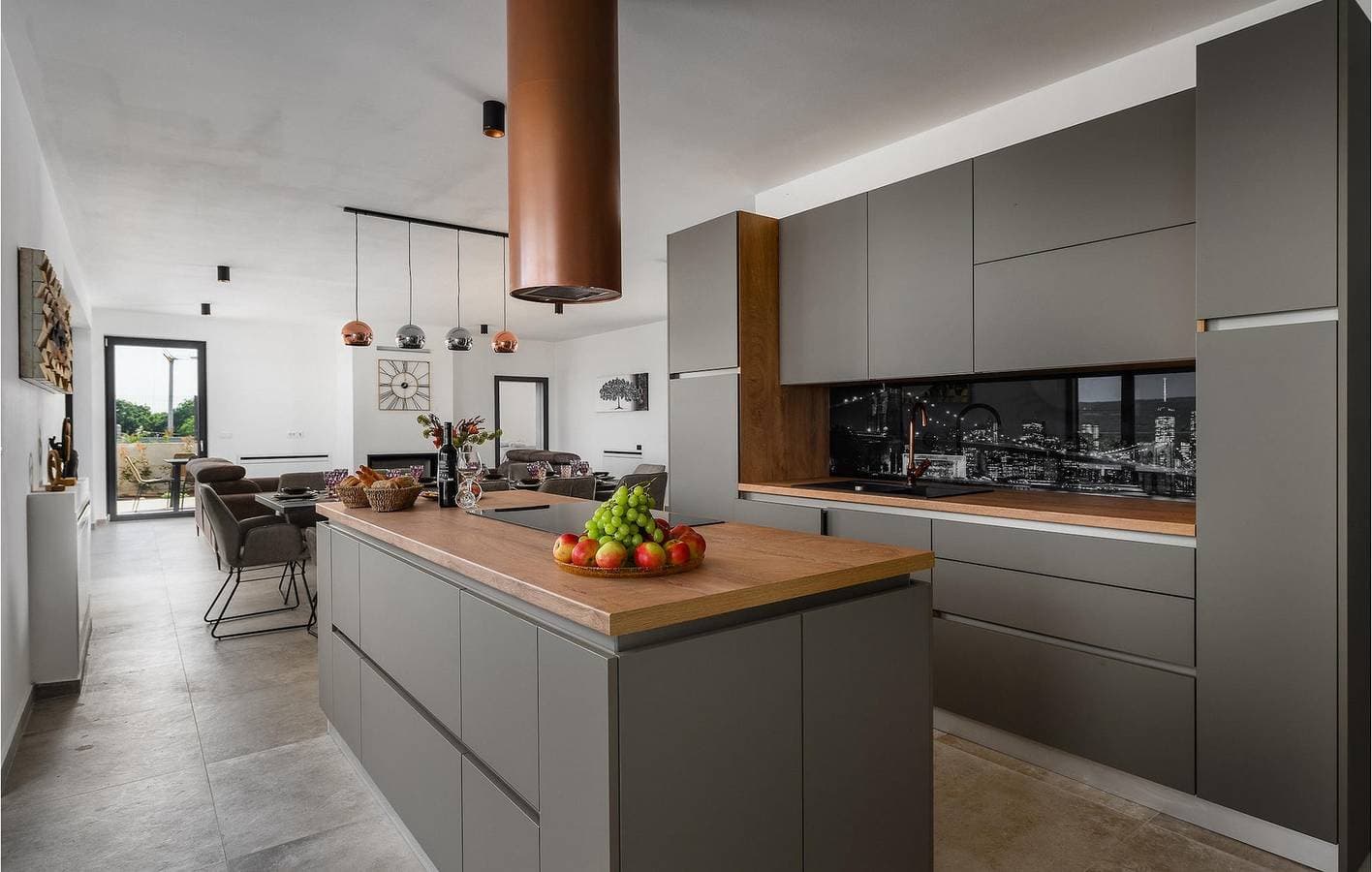Foto 5 von 54: Gemütliche Ferienwohnung mit beheiztem Pool, Terrasse und WLAN in der Nähe des Stadtzentrums von Raša
