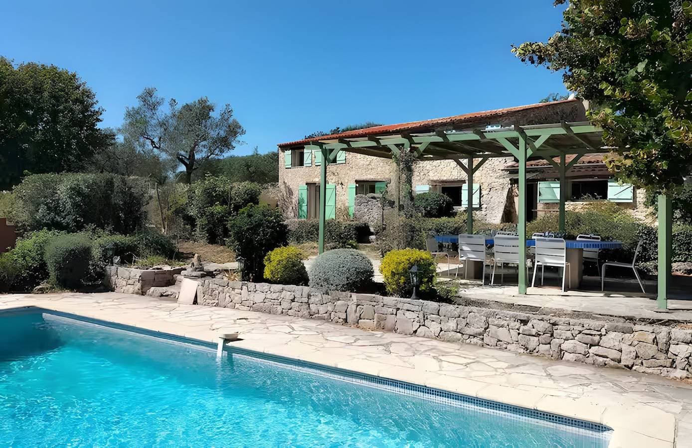 Foto 3 von 19: Villa „Lou Peiraverde“ mit privatem Pool, Terrasse und WLAN