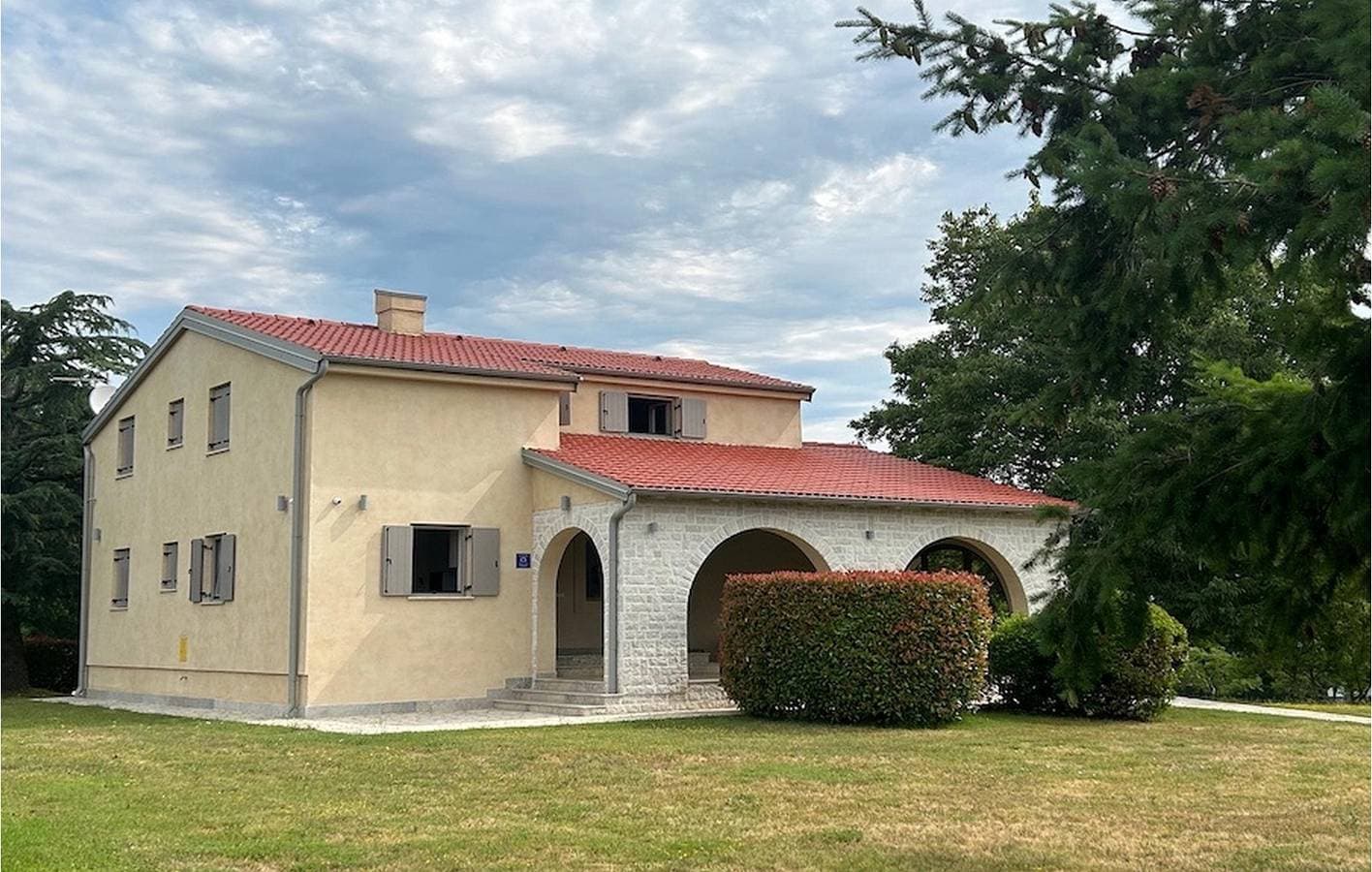 Foto 2 von 49: Gemütliche 250 m² große Ferienwohnung mit Pool und Terrasse in der Nähe von Svetvinčenat
