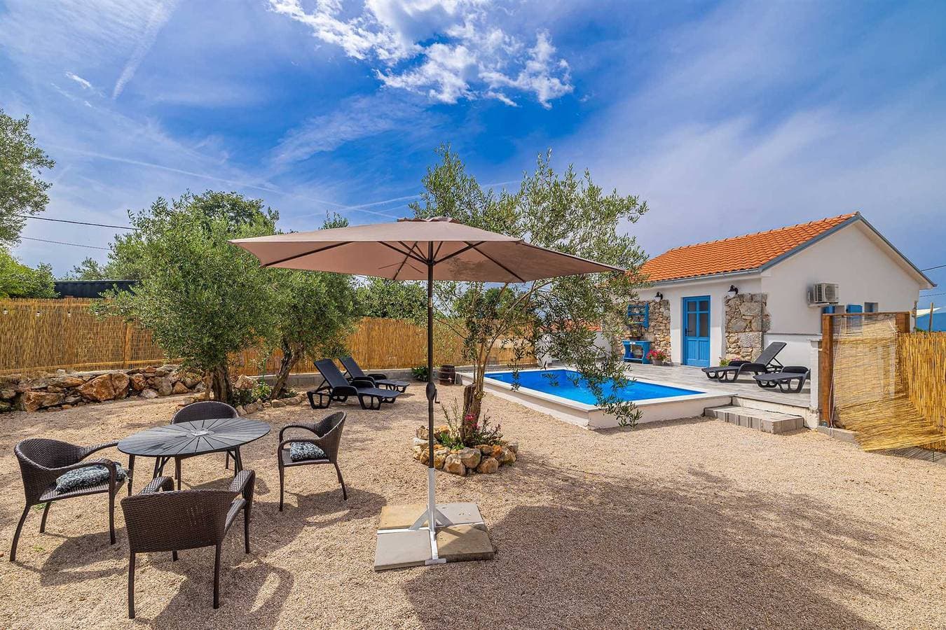 Foto 6 von 37: Ferienhaus Kuntenta mit privatem Pool und Whirlpool