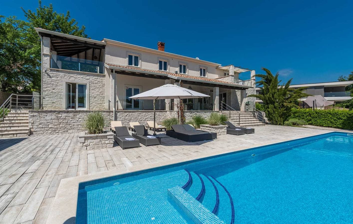 Foto 9 von 71: Villa Belle mit Pool