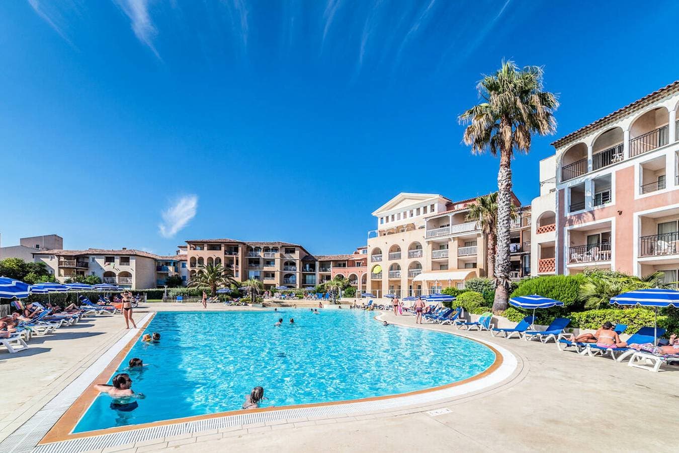 Apartment mit Pool in Six-Fours-les-Plages 32 m² Meerblick 1