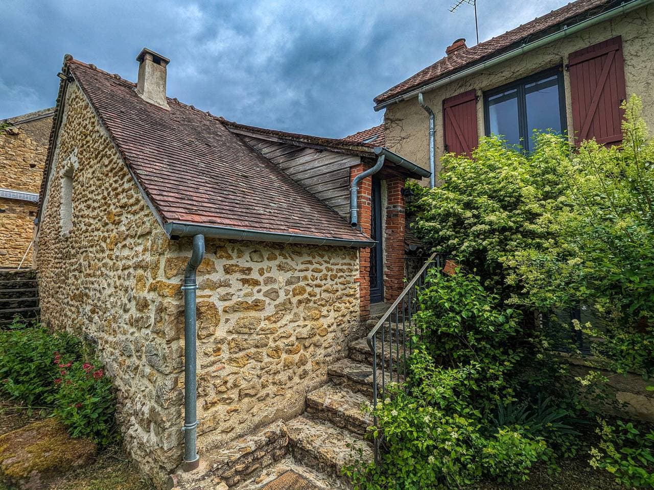 Gemütliches Ferienhaus mit beheiztem Pool, Garten & Nähe zu Sehenswürdigkeiten 1
