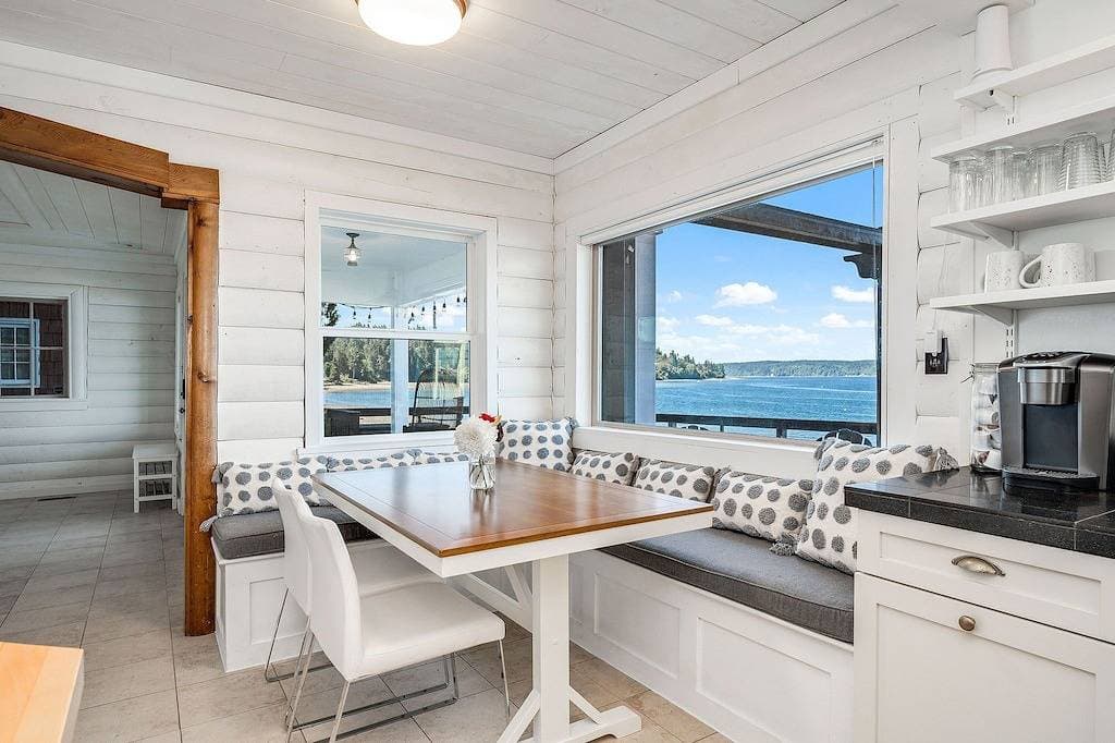 Foto 8 von 21: Sunset Shores: Waterfront Cottage on Vashon Island