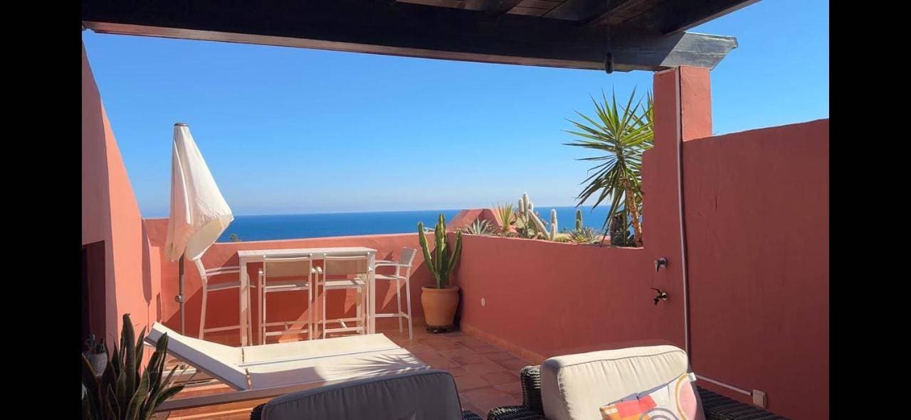 Luxury 3 bed Duplex Penthouse, 3 mins walk to the beach 1