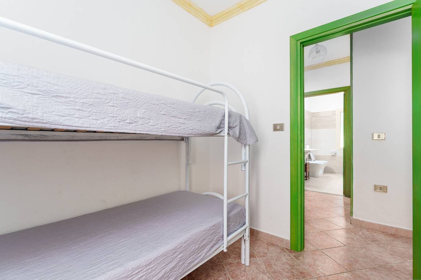 Foto 9 von 32: Sardisches Apartment für 6 mit privater Terrasse, 3 Min. zu Fuß zum Strand