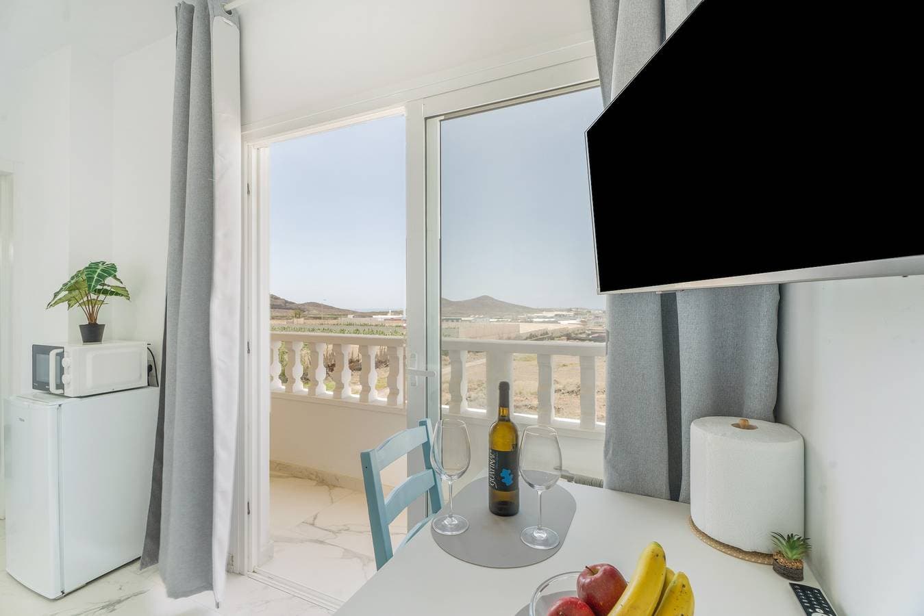 Foto 4 von 25: Ferienwohnung 'Balcón Panorámico, Mar Y Puesta Sol' mit Meerblick, Balkon und WLAN