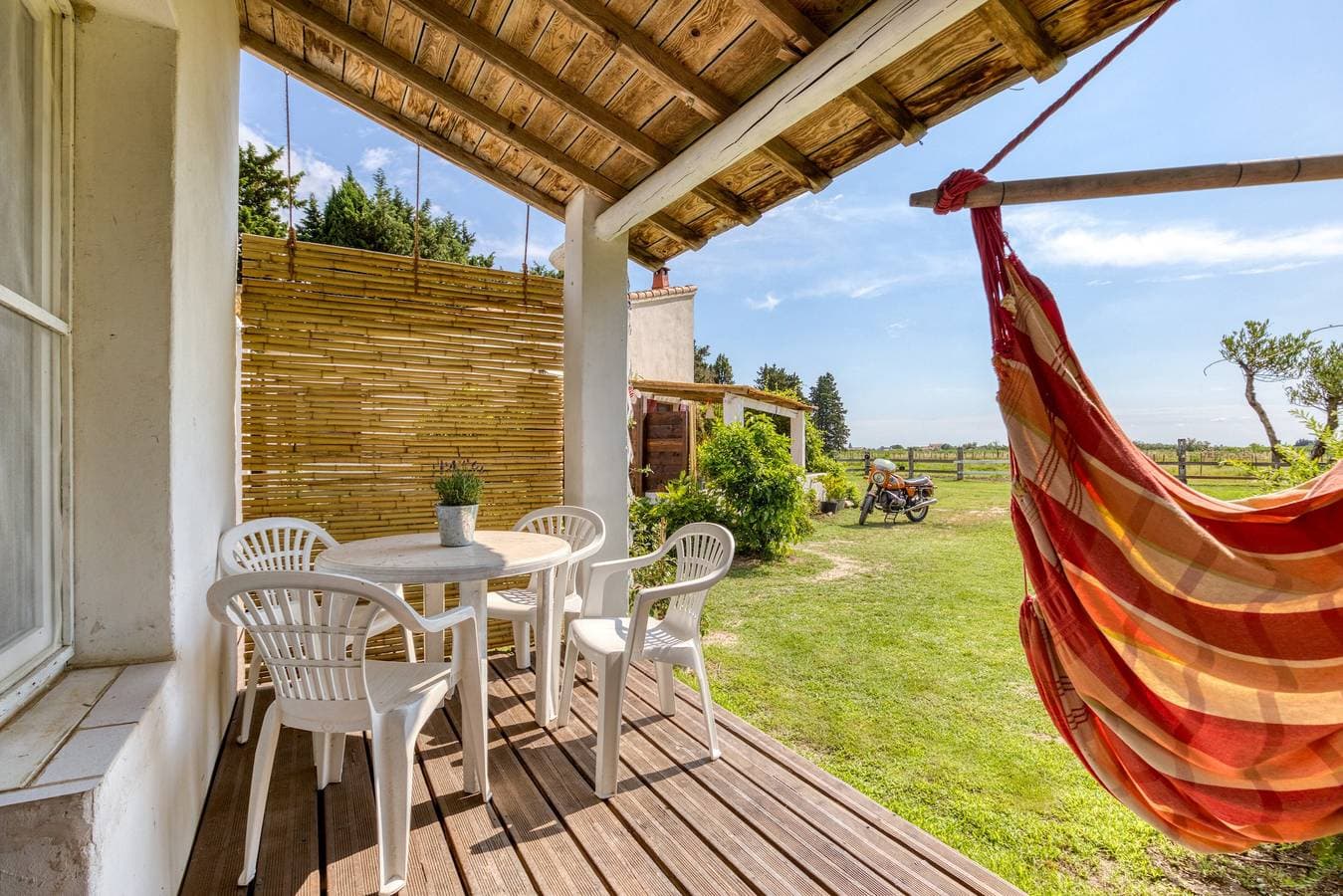 Foto 2 von 23: 'Mas Des Cypres - Mazet 4'  mit Privatterrasse, Gemeinschaftsgarten und WLAN
