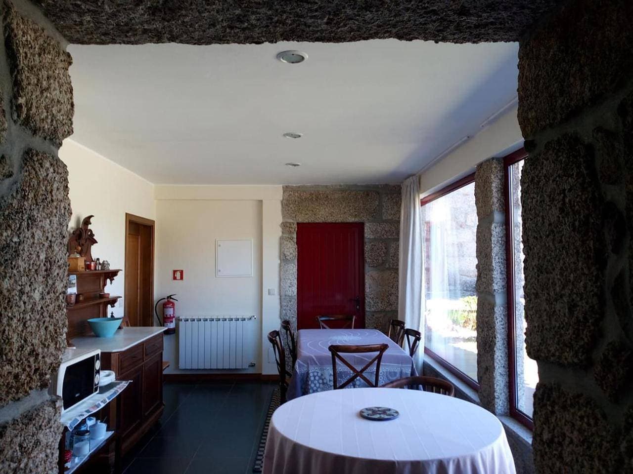 Foto 10 von 23: Three-Bedroom House