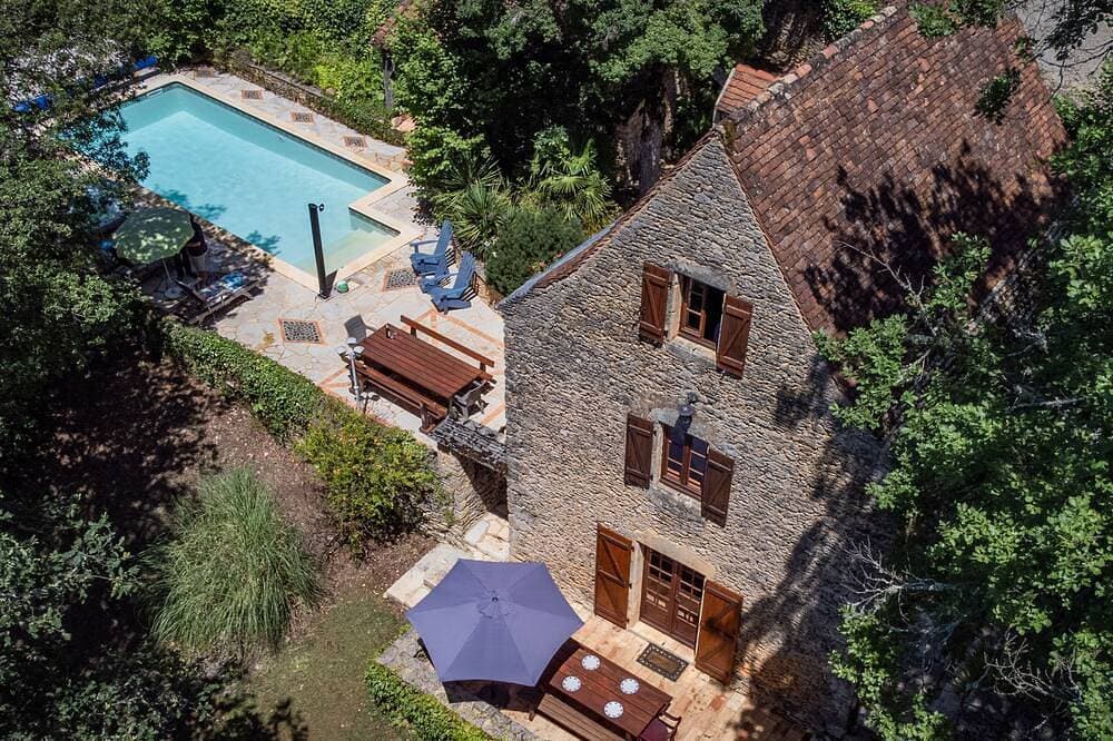 Sehr schöne authentische Gite mit privatem Pool 1