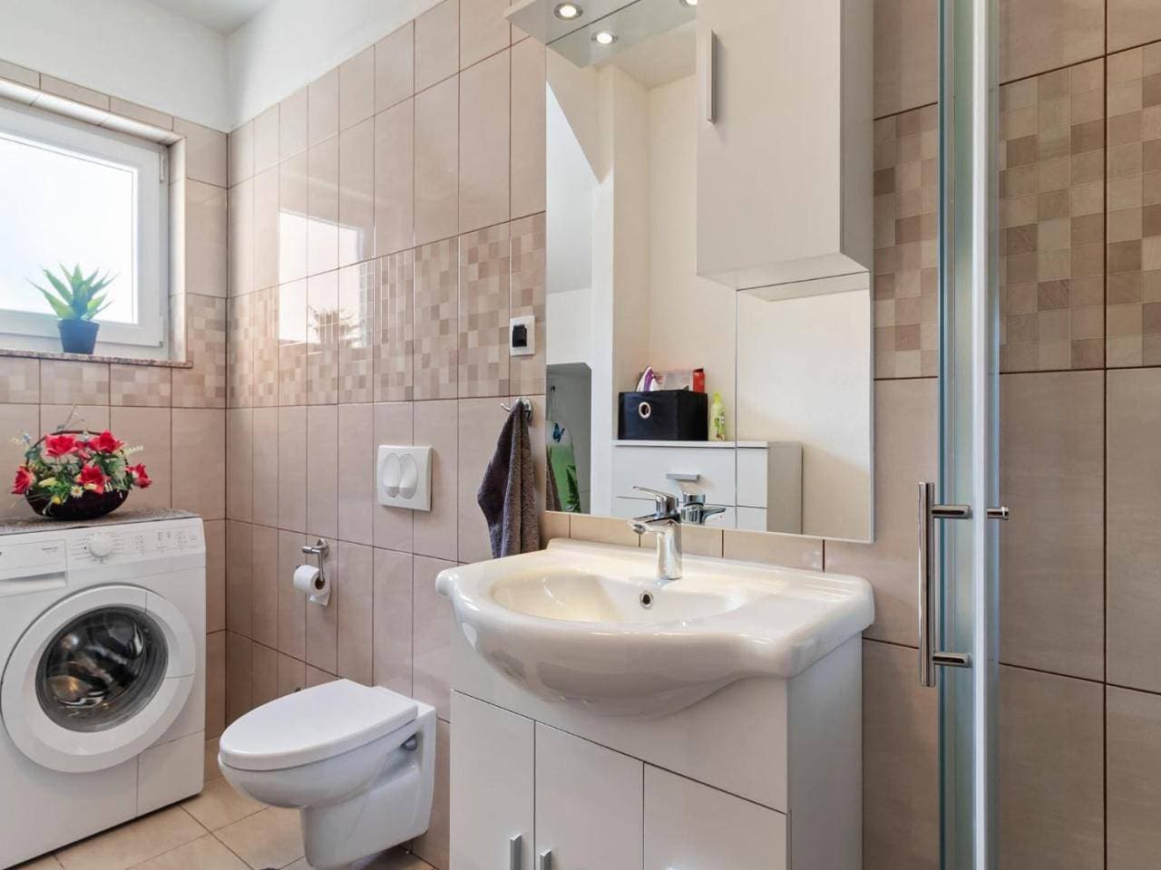 Foto 7 von 51: Three-Bedroom Holiday Home