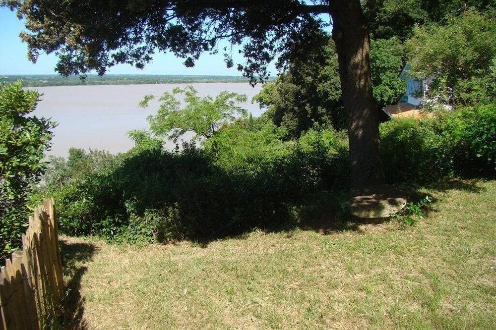 Foto 9 von 30: House on cliff facing Gironde estuary