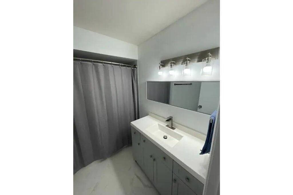 Foto 2 von 16: Modern Resort-Style Stay