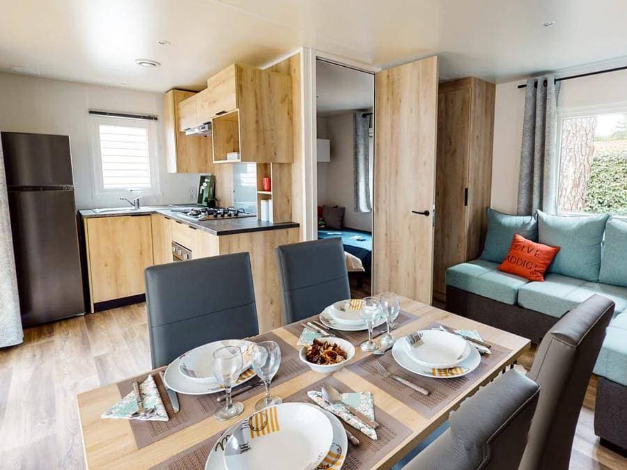 Foto 9 von 24: Camping Siblu Les Dunes De Contis - Funpass inclus - Mobilheim 8 personen - Essential 3ch 8p Signature clim