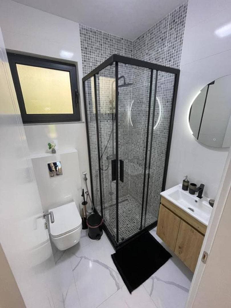 Lux Two Bedroom Apartment (12) 1