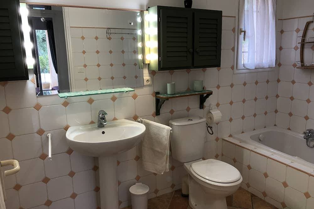 Foto 6 von 30: Im Herzen von 4600m2 von Eichen, ruhig: Schwimmbad, Tennis, Pétanque, privat