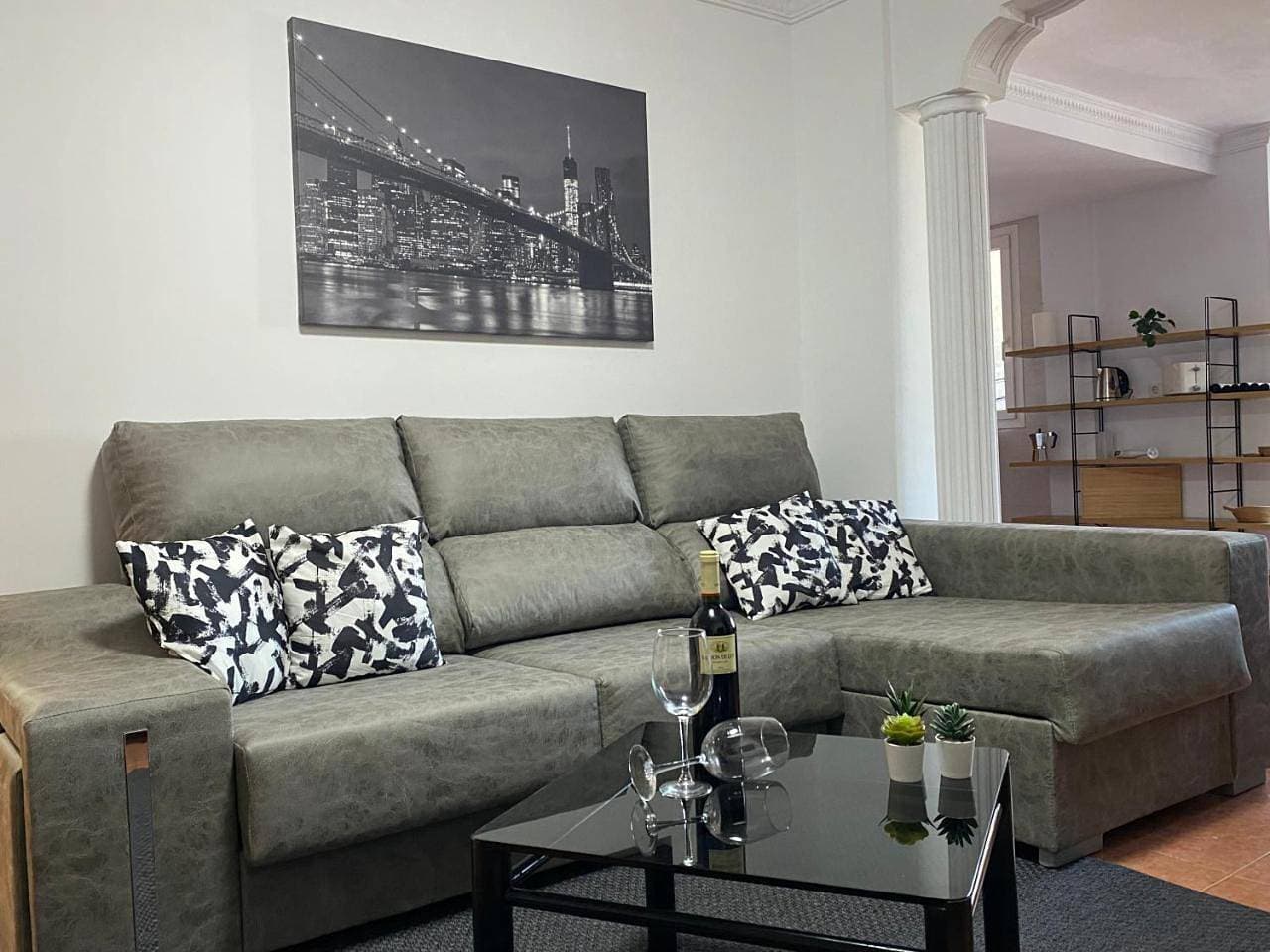 Foto 7 von 27: Three-Bedroom Apartment