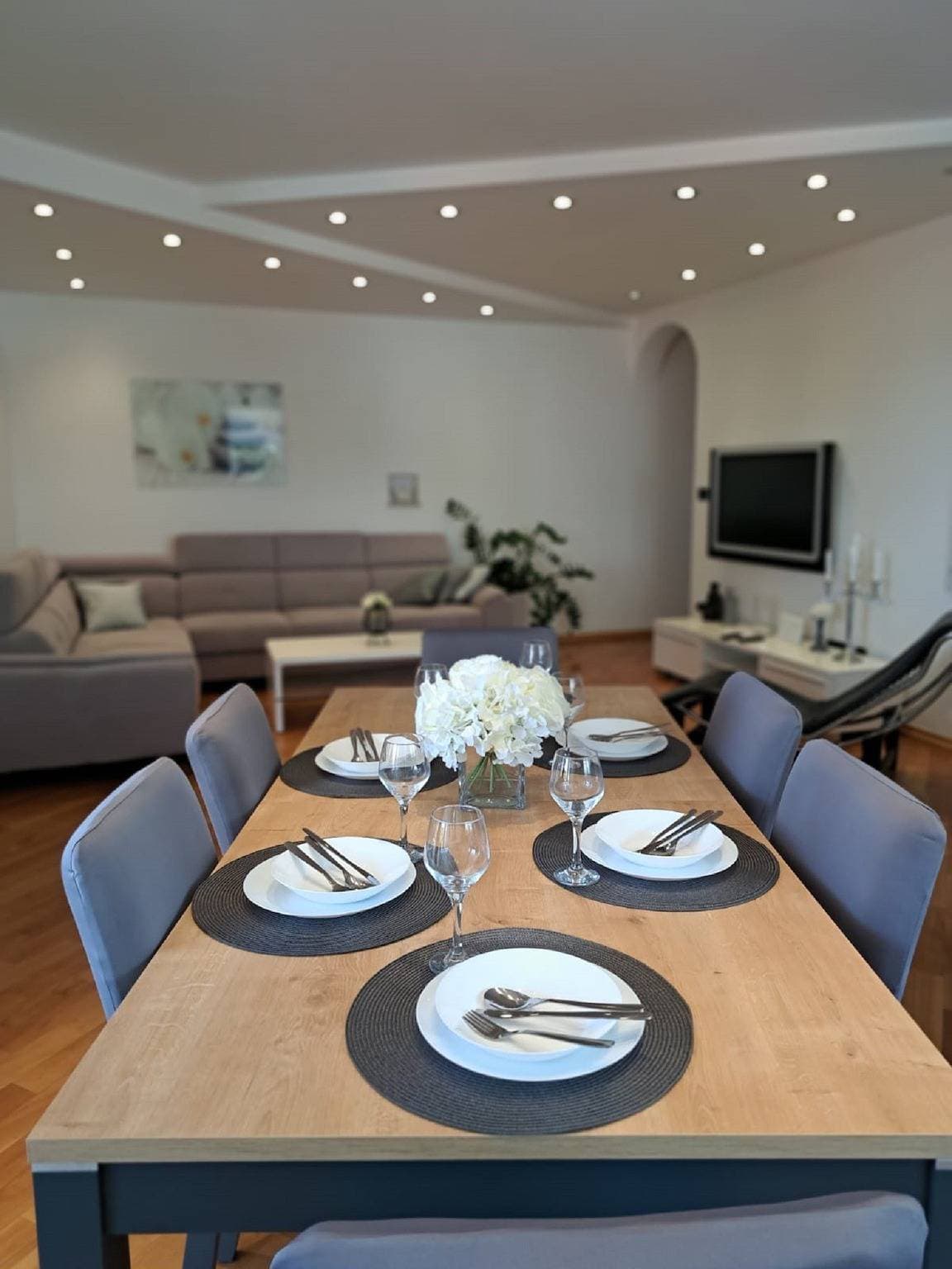 Foto 10 von 31: Ferienwohnung für 6 Personen mit Balkon