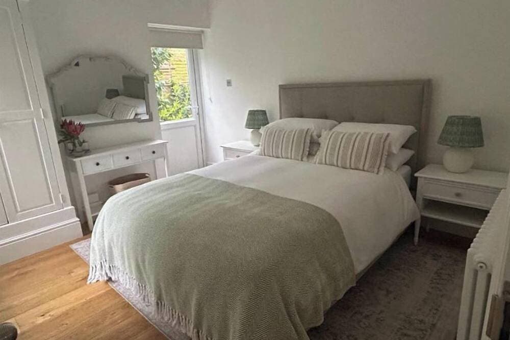 Foto 2 von 16: A Peaceful Countryside Retreat with Private Suite Near Cranleigh