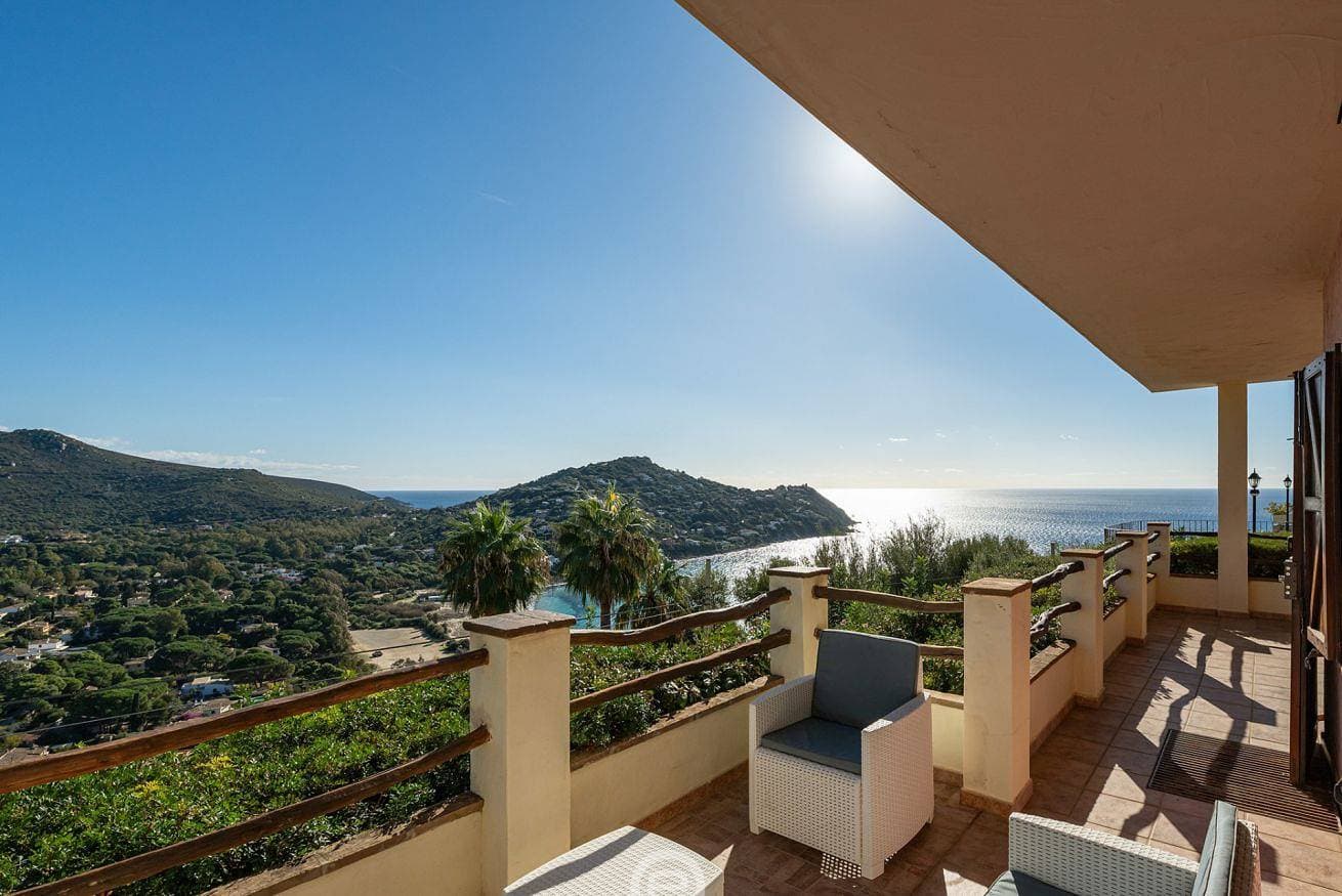 Foto 8 von 47: Villa für 8 Personen mit Pool