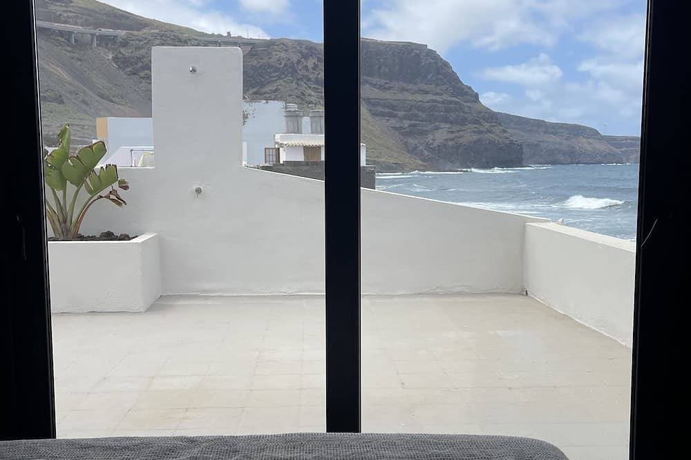 Foto 2 von 22: Casa Lúa in front of the sea