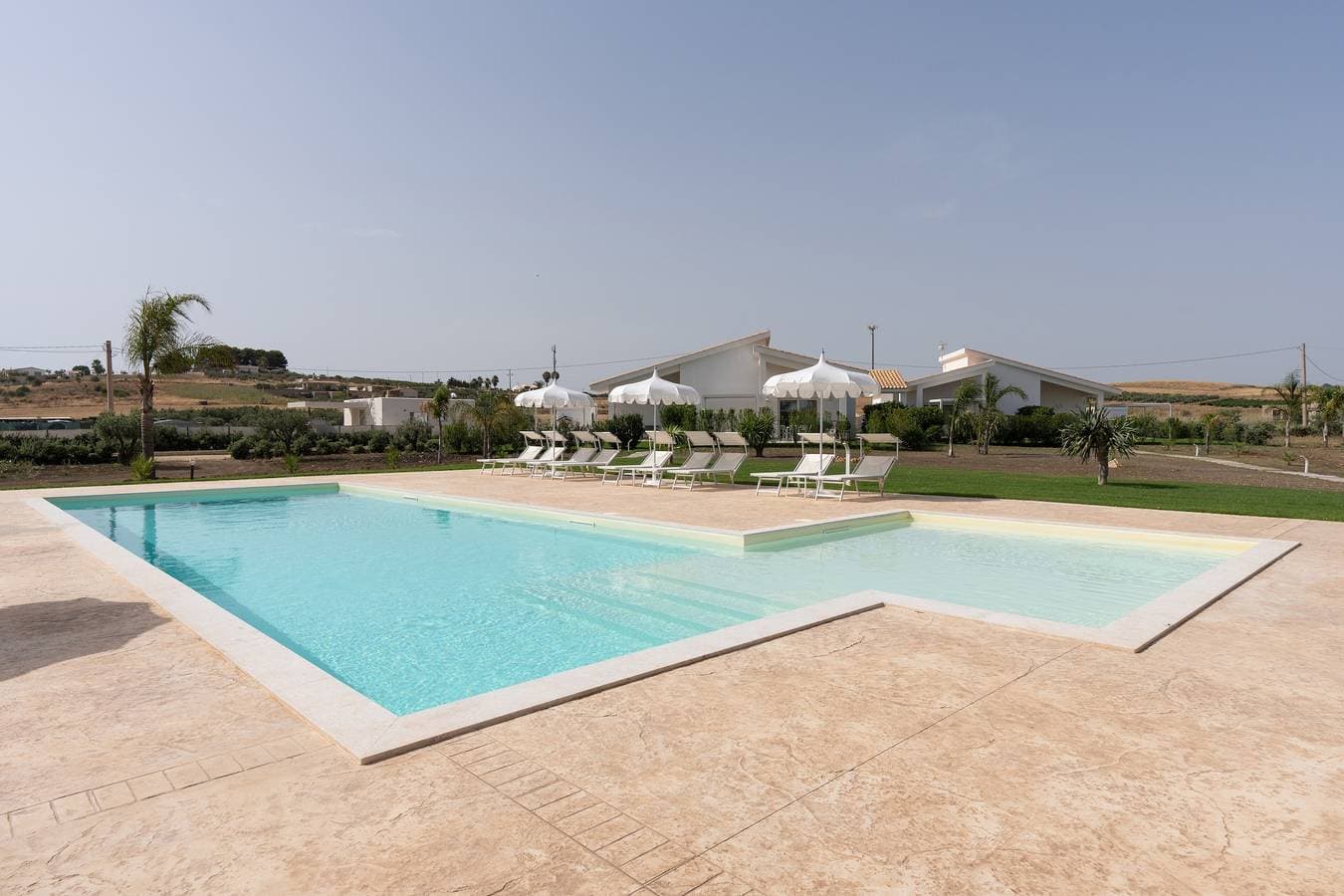 Foto 2 von 27: Ferienhaus 'Villa Gioberta, Fiori' mit Gemeinschaftspool, WLAN und Klimaanlage