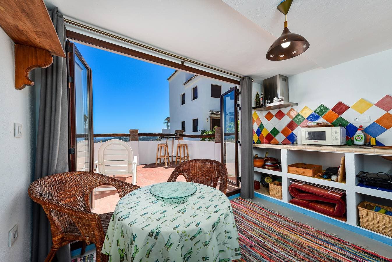 Foto 4 von 28: Einzimmerapartment 'La Casita De Casares' mit Meerblick, privater Terrasse und Balkon
