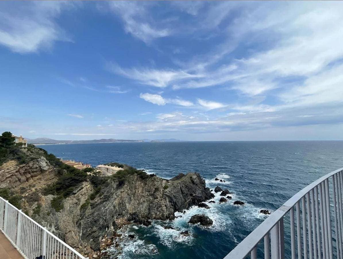 Fantastic apartment overlooking the sea 1
