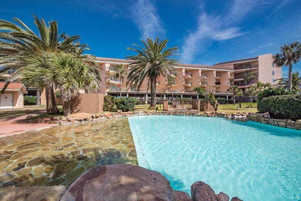 Foto 2 von 40: Get A Wave From It All - Unwind with Gulf Views, Dog Friendly!