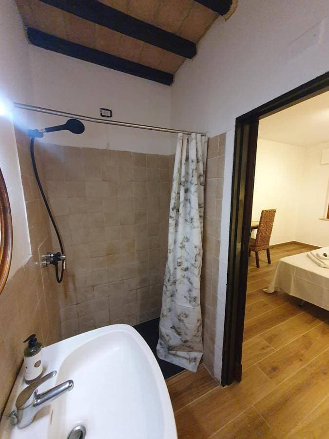 Foto 5 von 11: Double Room with Private Bathroom