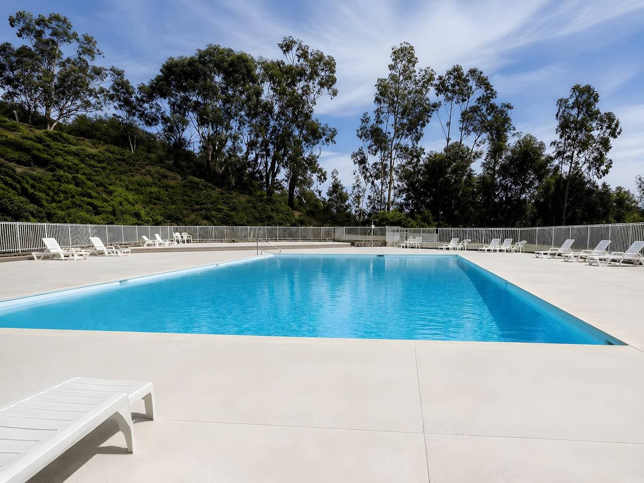 Rez-de-villa avec piscine 1