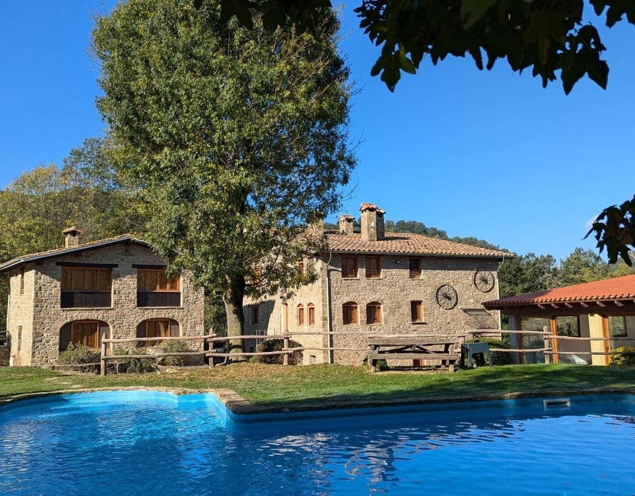 Foto 3 von 21: Finca 'Mas El Carrer - Baixos' mit Bergblick, Gemeinschaftspool und Wi-Fi