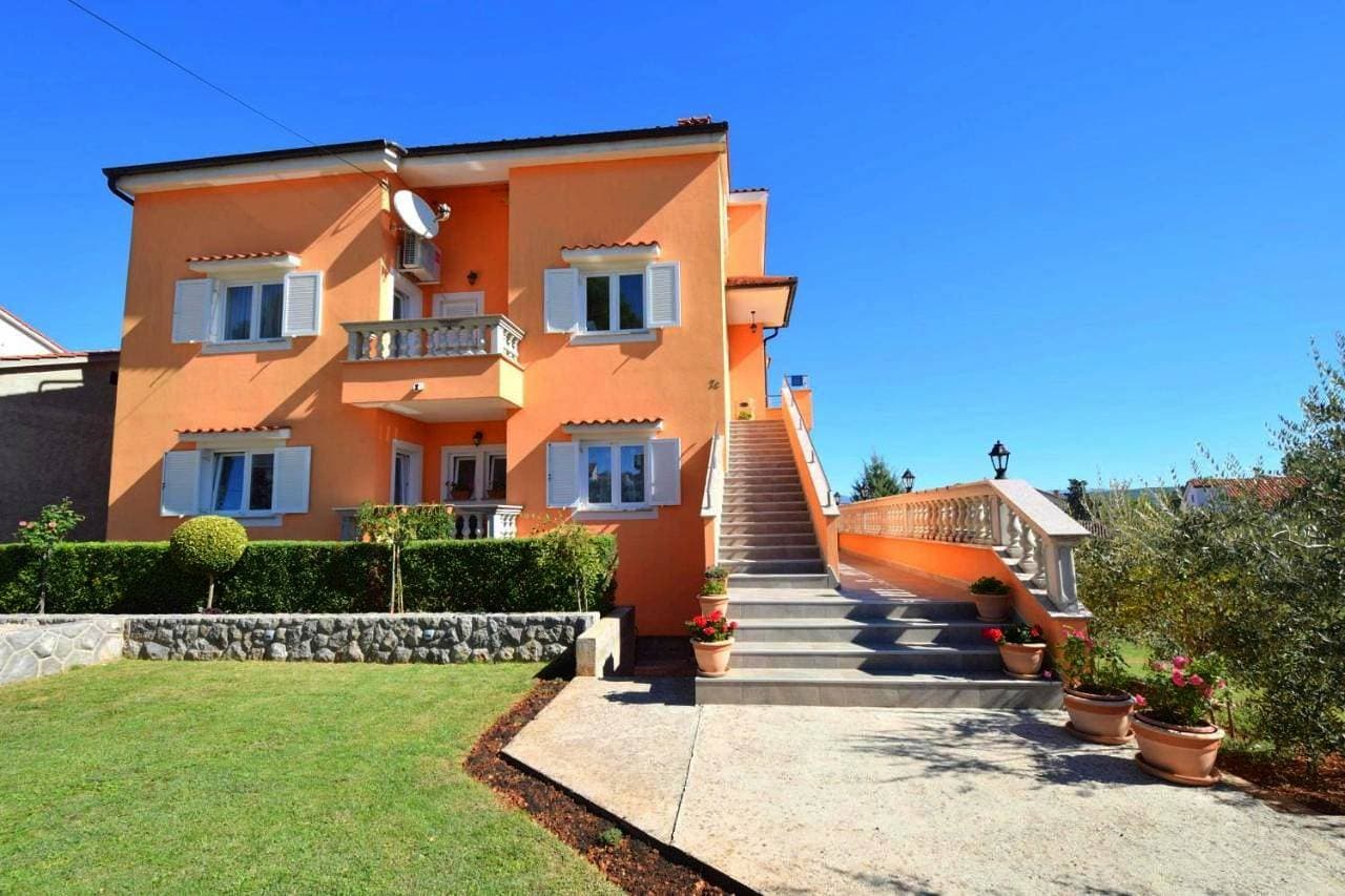 Apartments Mladenka 1