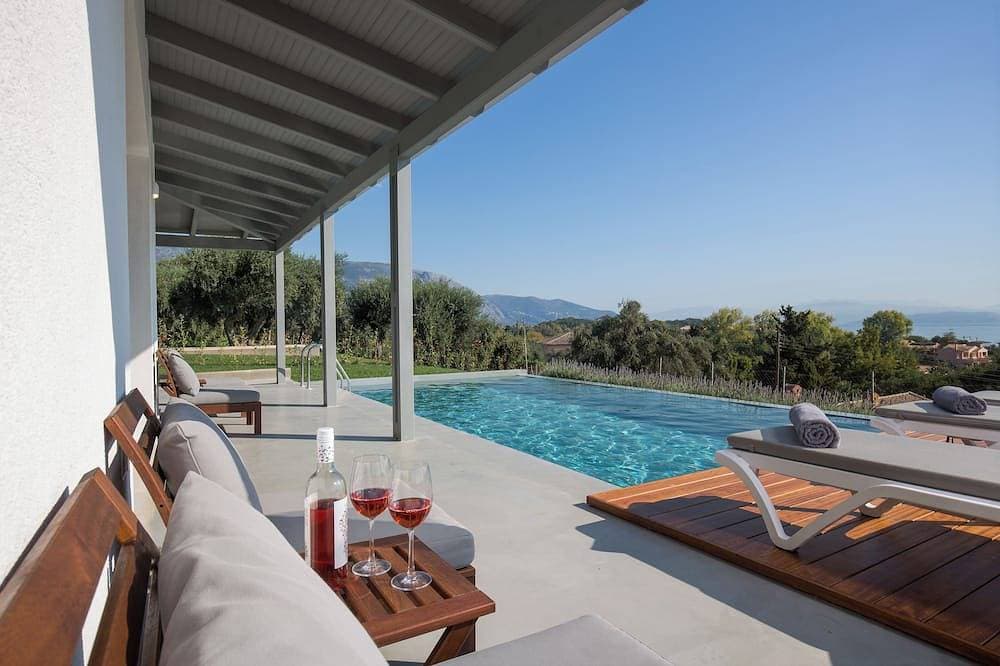 Foto 8 von 16: Modern guest house with private pool and fantastic views to the beach