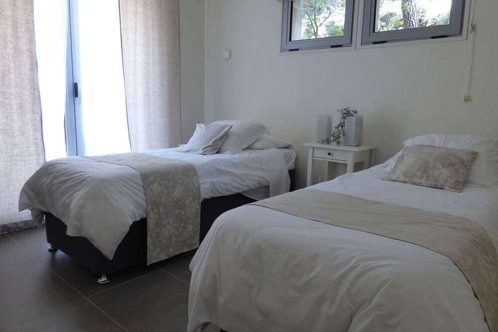 Foto 4 von 30: A Luxurious Air-conditioned Apartment or entire Villa Heated Pool Panoramic View