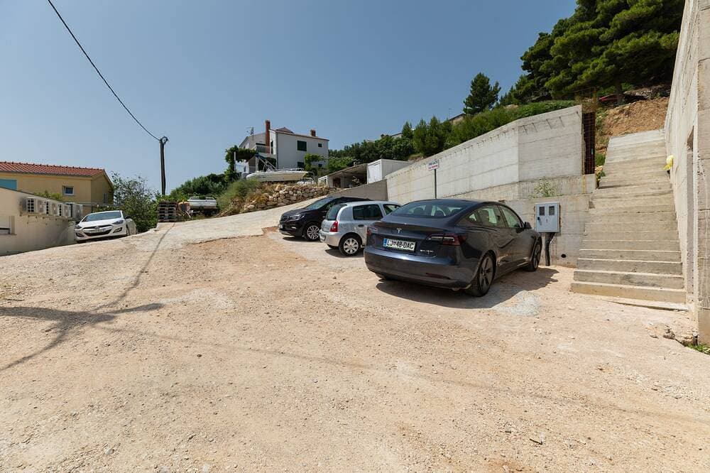 Foto 4 von 14: Studio Appartement mit Pool am Strand Zavode, Omis