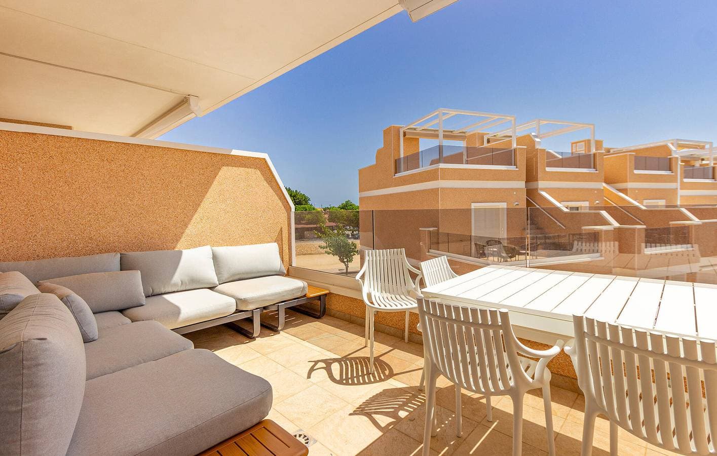 Foto 4 von 24: Appartement am Strand mit Parkplatz, Pool, Terrasse und Internet