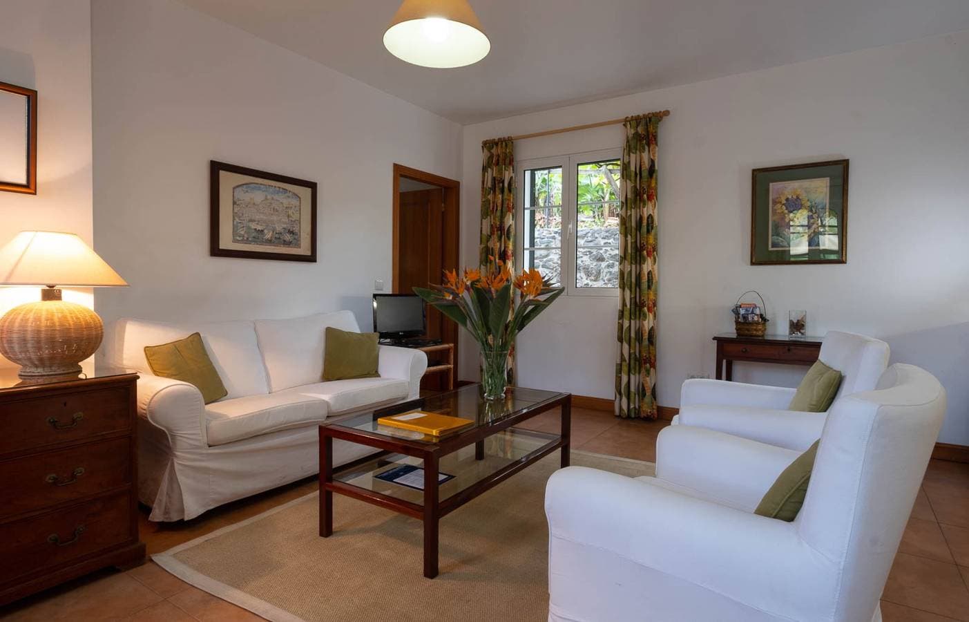 Foto 3 von 19: Charming stone cottage in Funchal | Casa Vinhas