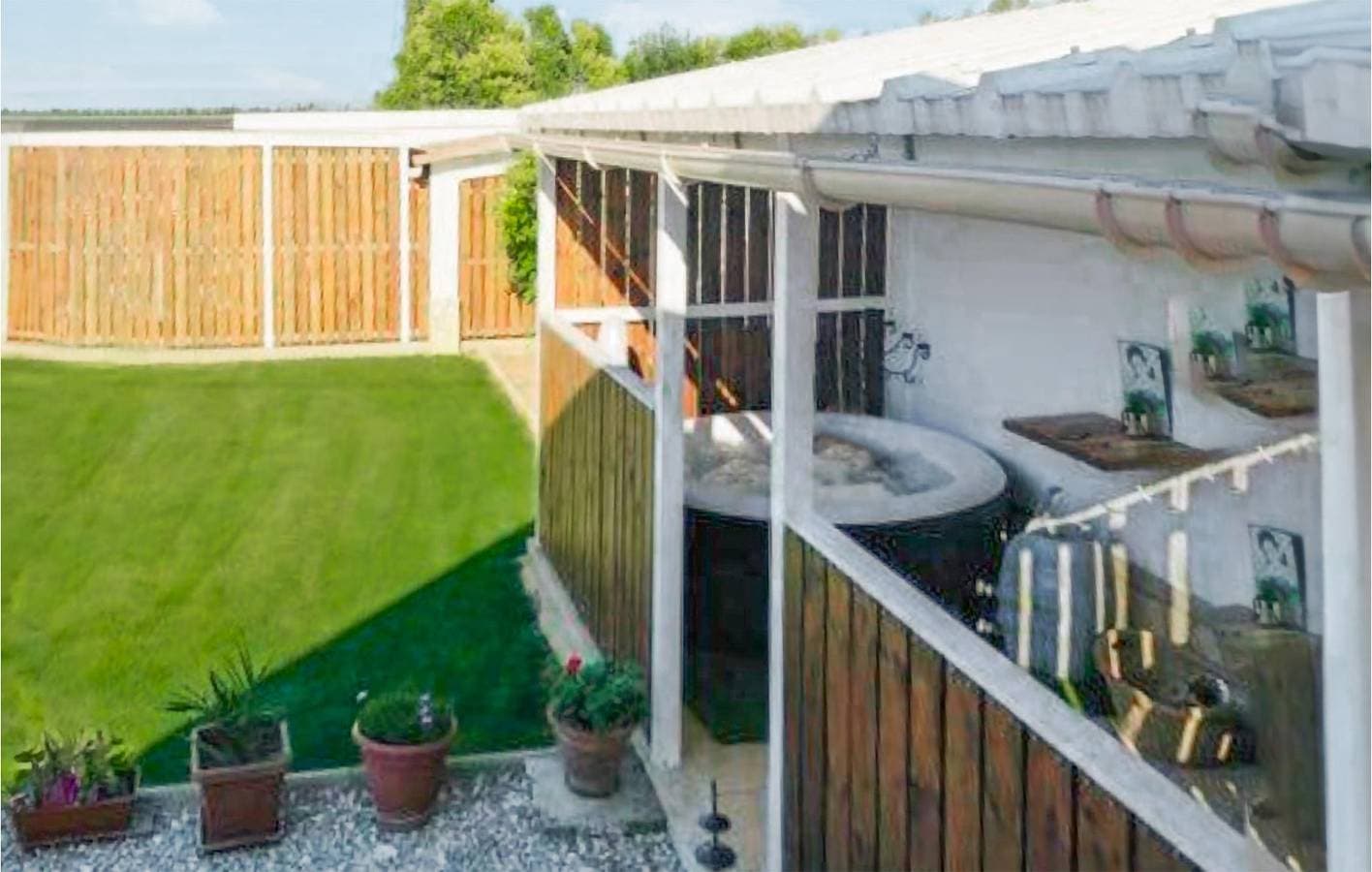 Foto 3 von 16: Gemütliches Mobilheim mit AC, Pool und Garten