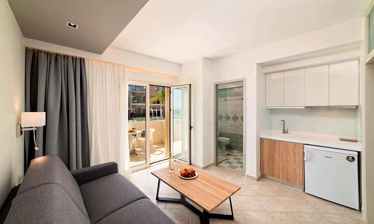 Foto 4 von 10: Triple Room with Terrace