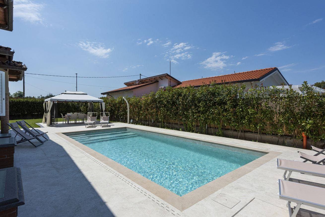 Foto 3 von 40: Villa für 10 Personen mit Garten