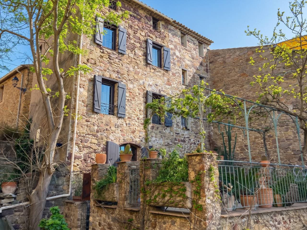 Foto 1 von 30: Charmantes Haus - Roquebrune-sur-Argens - Terrasse und Aussicht