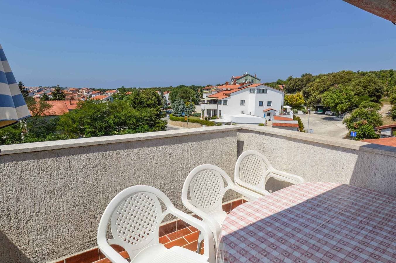 Foto 9 von 24: Ferienwohnung mit Klimaanlage und Balkon