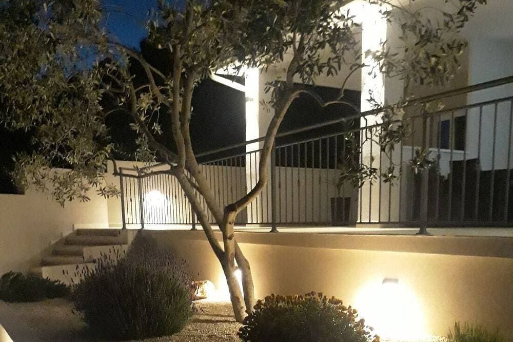 Foto 5 von 19: Moderne Wohnung mit Pool auf der Insel Hvar 1.